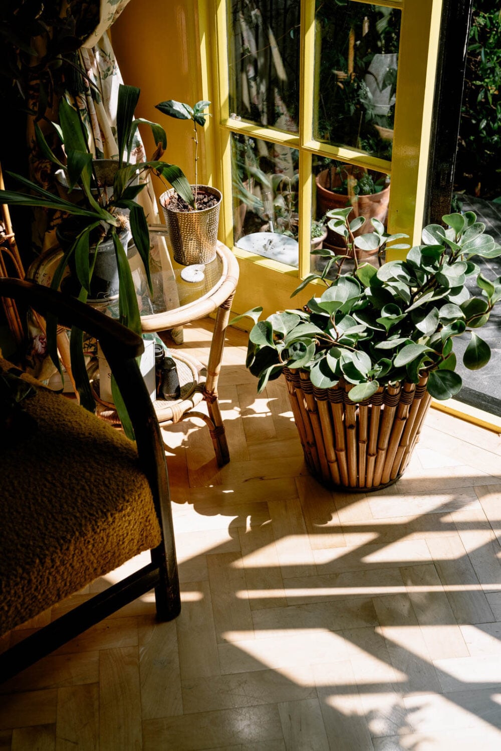 A London Home with Color Accents and a Secret Garden Shed 3 sunlight-living-room-yellow-doorframes-nordroom