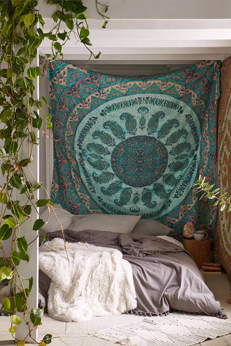 Beautiful Dorm Room Decorating Ideas 21 tapestry-wall-hanging-bedroom-dorm-room-inspiration-nordroom