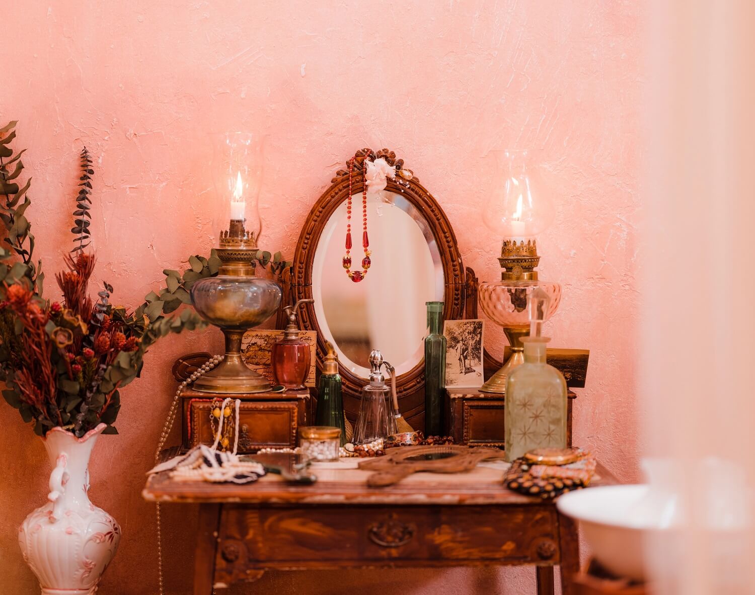 Barbiecore Interiors: The New Colorful & Fun Design Trend 4 vintage dressing table moulin rounge airbnb barbiecore nordroom