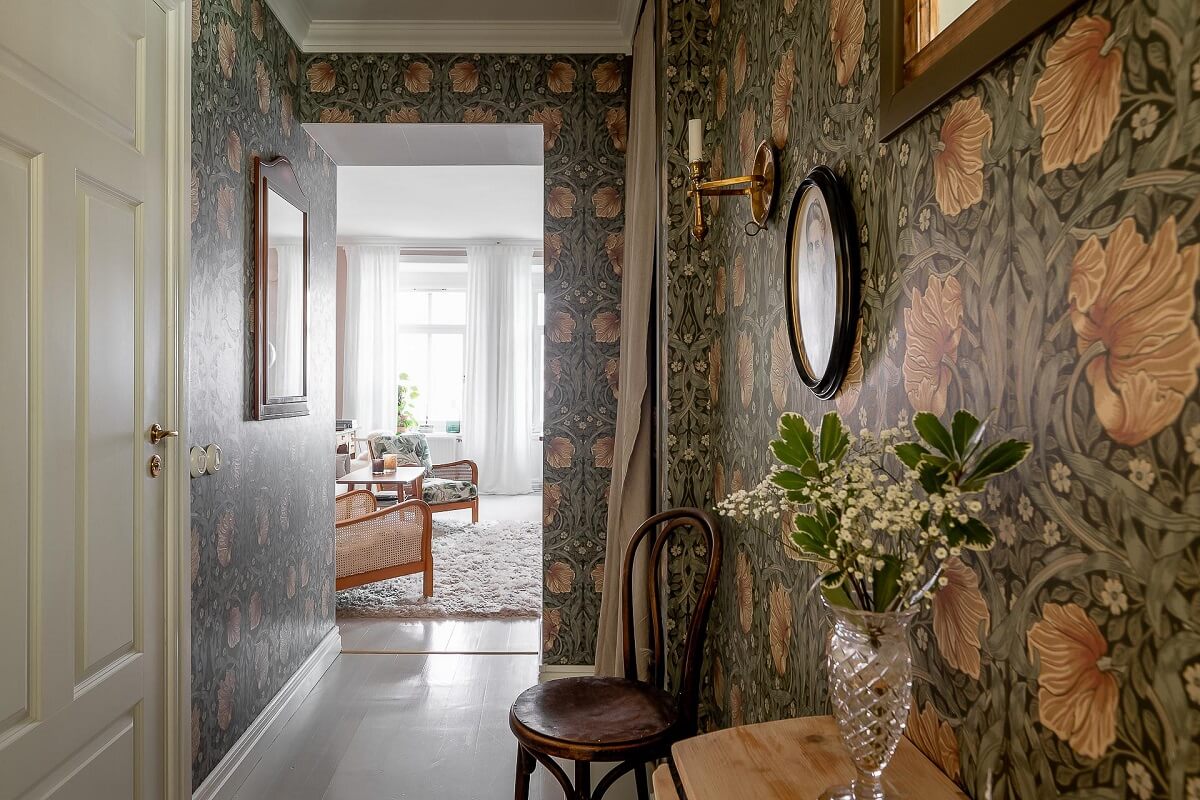 A Bright Swedish Apartment with William Morris Wallpaper 11 william-morris-wallpaper-nordroom