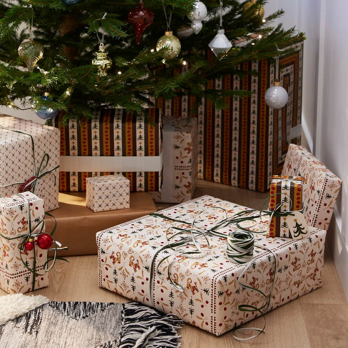 IKEA Christmas Collection 2023: A Touch of Winter Coziness 3 IKEA_VINTERFINT_presentpapper-ikea-christmas-2023-nordroom