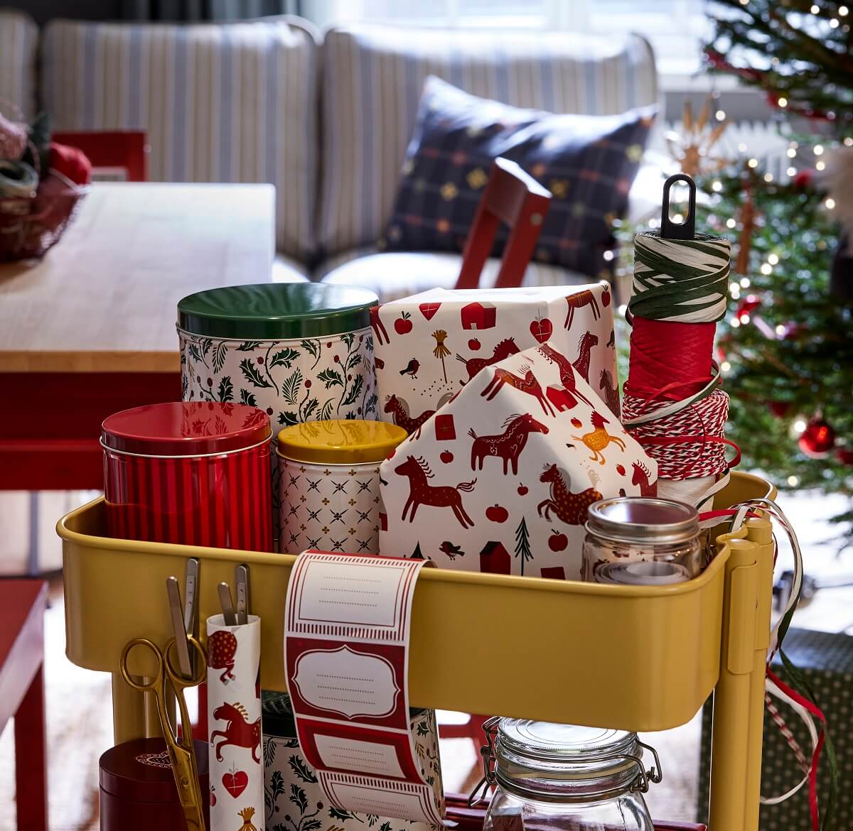 IKEA Christmas Collection 2023: A Touch of Winter Coziness 21 IKEA_VINTERFINT_presentpapper_PH194707-ikea-christmas-2023-nordroom