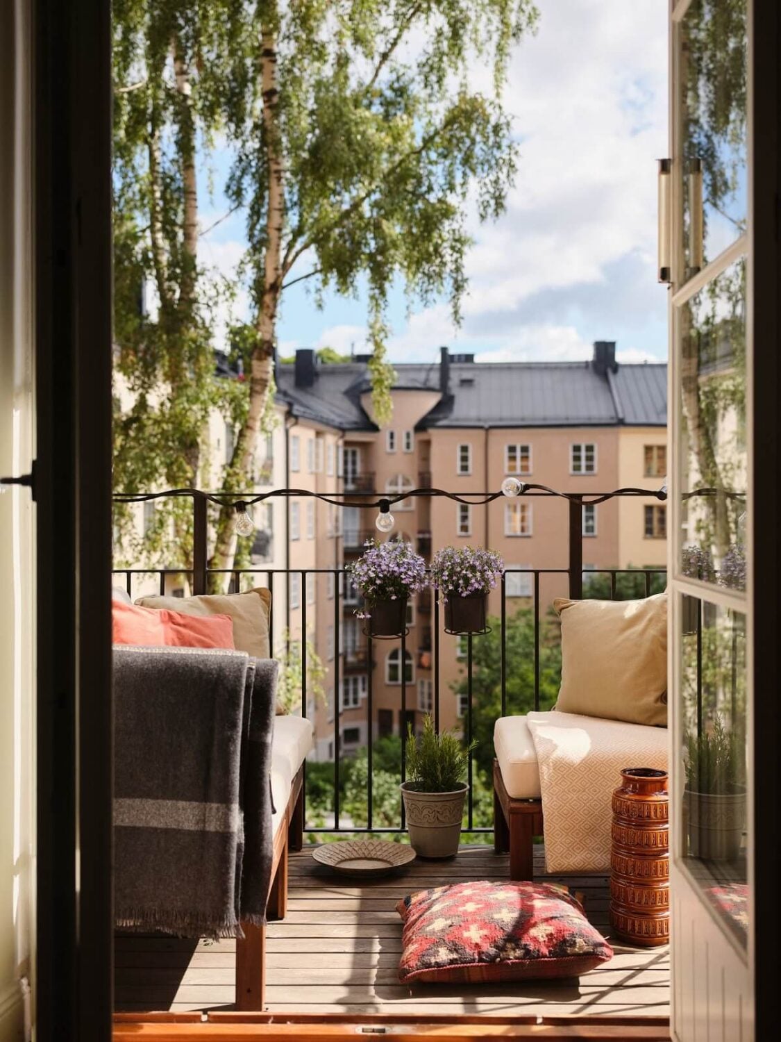 A Small Studio with a French Style Sitting Area 8 balcony-courtyard-swedish-studio-nordroom