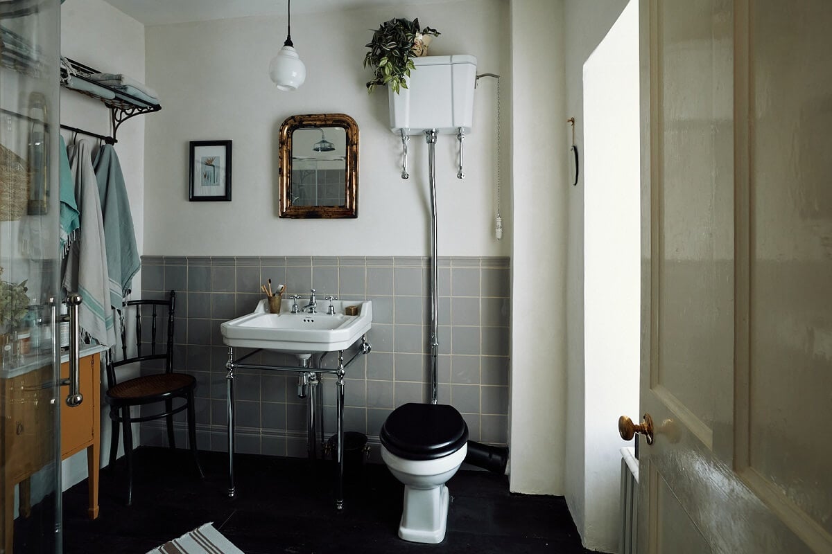 An English Cottage with a Perfect Kitchen 20 bathroom-black-floor-tiles-nordroom