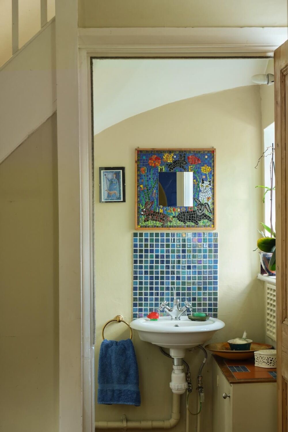 An English Cottage with Blue Color Accents 10 bathroom-blue-tiles-above-sink-nordroom