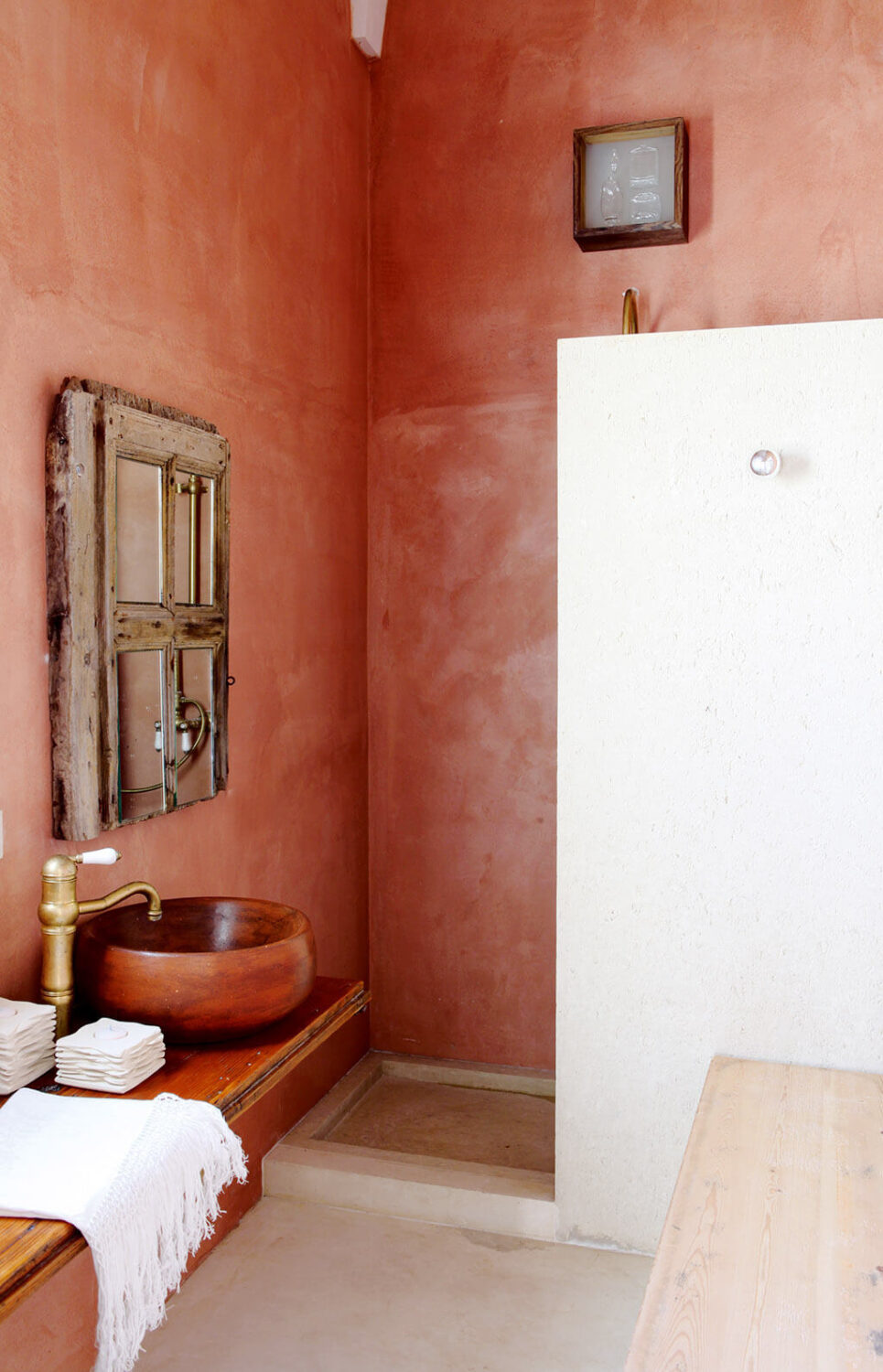 89 Pink Bathroom Ideas: From Hot Pink Walls to Blush Tiles 64 bathroom-walk-in-shower-plaster-pink-walls-nordroom