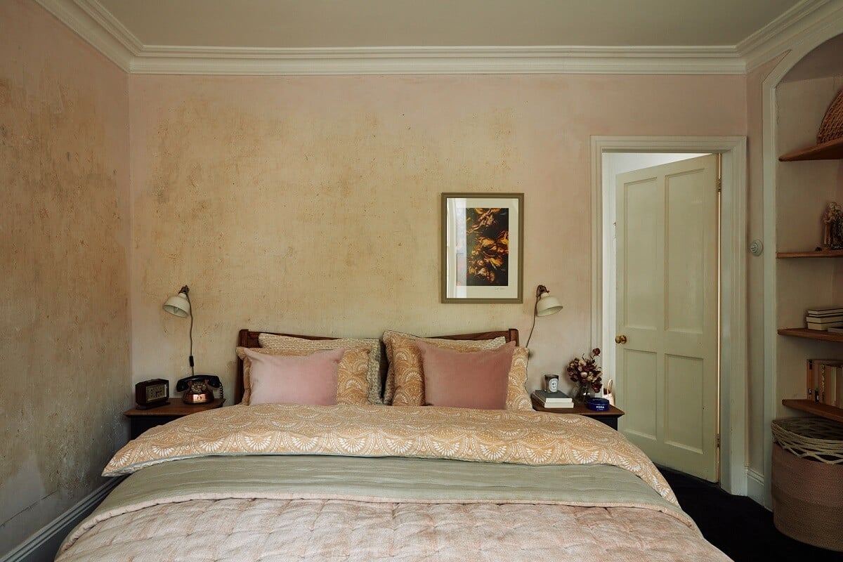 An English Cottage with a Perfect Kitchen 19 bedroom-plaster-walls-built-in-shelves-pink-bedding-nordroom
