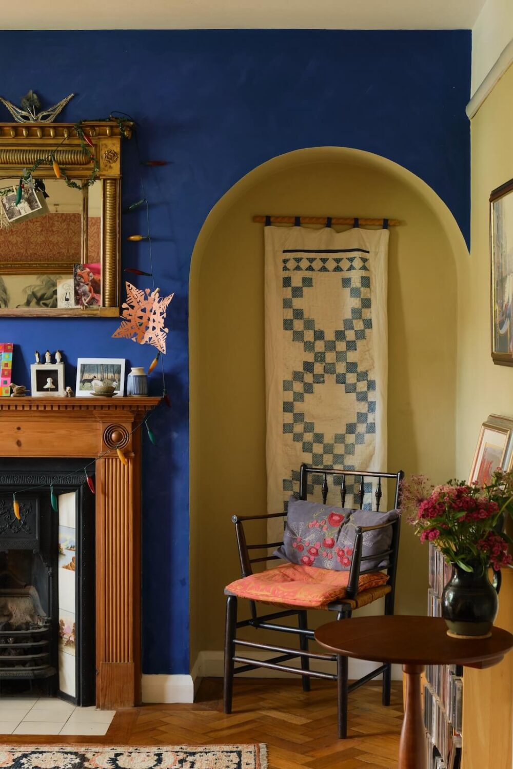 An English Cottage with Blue Color Accents 3 blue-accent-wall-niche-antique-furniture-nordroom