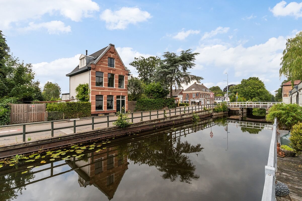 A Charming Colorful House in The Netherlands 18 charming-dutch-house-canal-nordroom