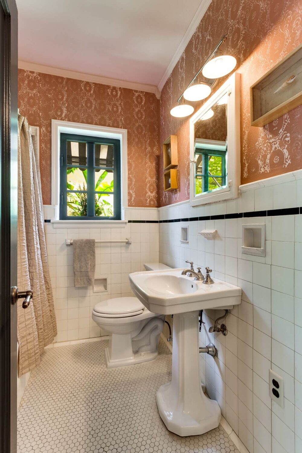 A Beautiful Spanish Style Home in Florida 21 classic-bathroom-wallpaper