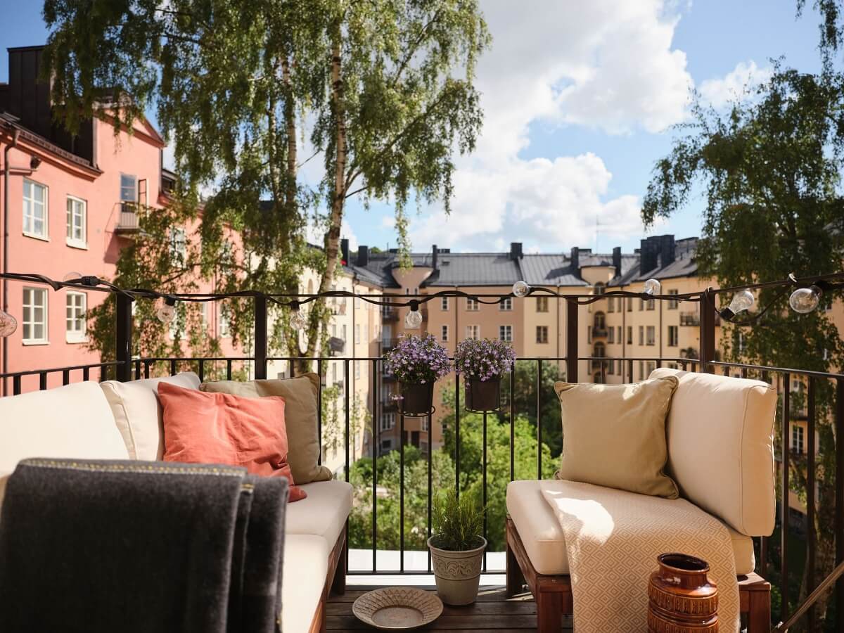A Small Studio with a French Style Sitting Area 9 courtyard-balcony-studio-apartment-sweden-nordroom