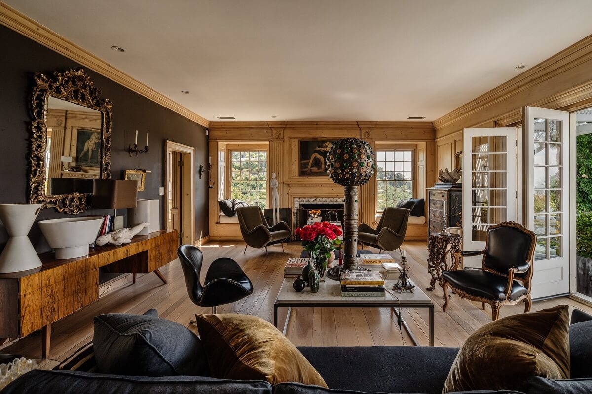 Black Accents in a Traditional Los Angeles Home 7 cozy-living-room-black-accent-wall-nordroom
