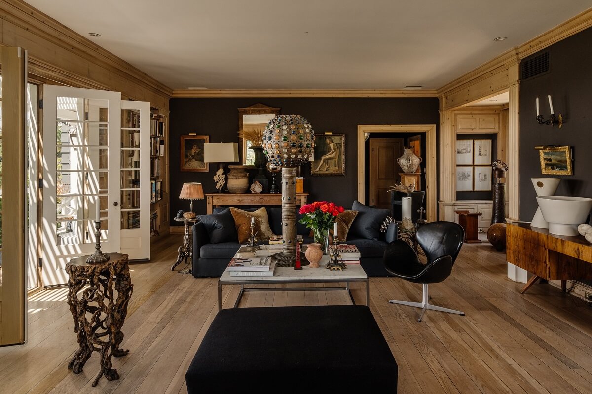 Black Accents in a Traditional Los Angeles Home 12 cozy-living-room-black-accent-walls-nordroom