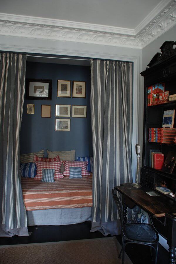 53 Studio Apartments with a Curtain Room Divider 11 curtain-room-divider-bed-niche-dark-blue-walls-nordroom
