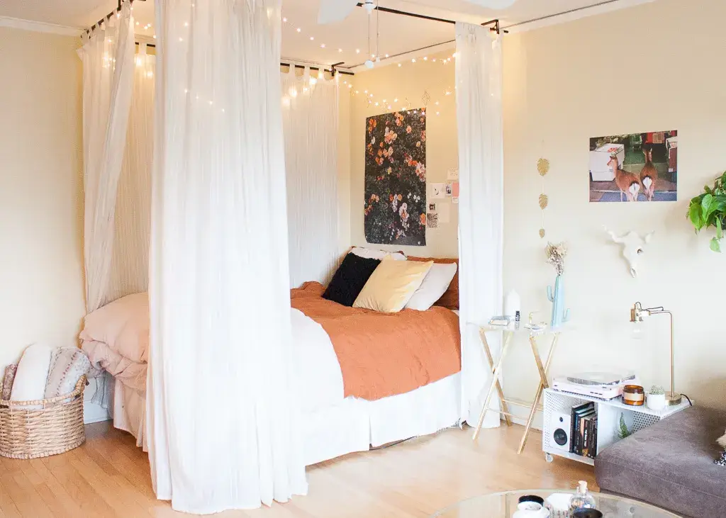 53 Studio Apartments with a Curtain Room Divider 17 curtains-around-bed-room-divier-studio-nordroom