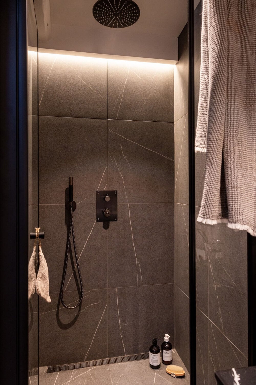 A Bright Penthouse Apartment in Oslo 14 dark-gray-tiles-shower-bathroom-nordroom