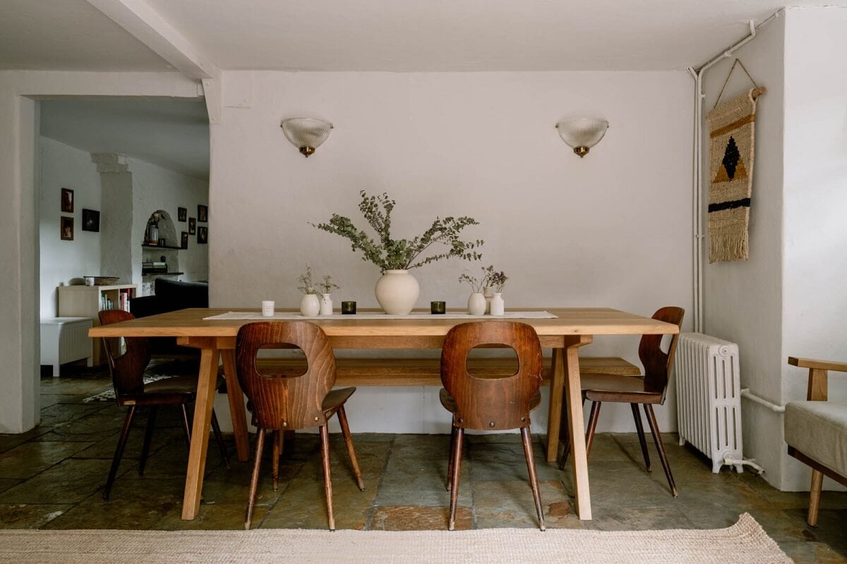 A Warm Living Room in a Historic English Home 11 dining-table-kitchen-victorian-house-nordroom