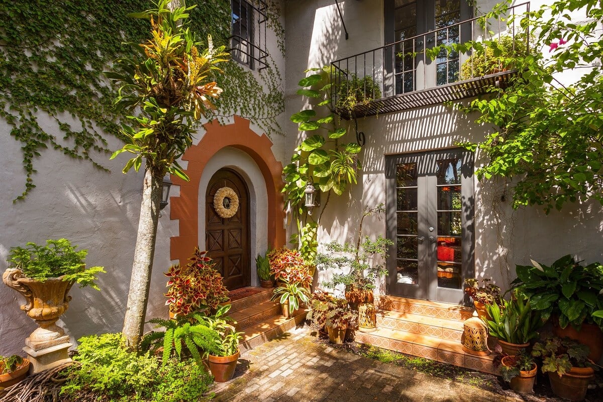 A Beautiful Spanish Style Home in Florida 1 entry-balcony