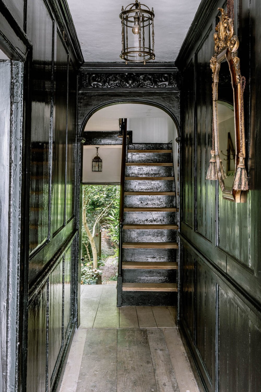 A Unique Historic House Near the English Coast 11 entry-staircase-unique-historic-house-england-nordroom