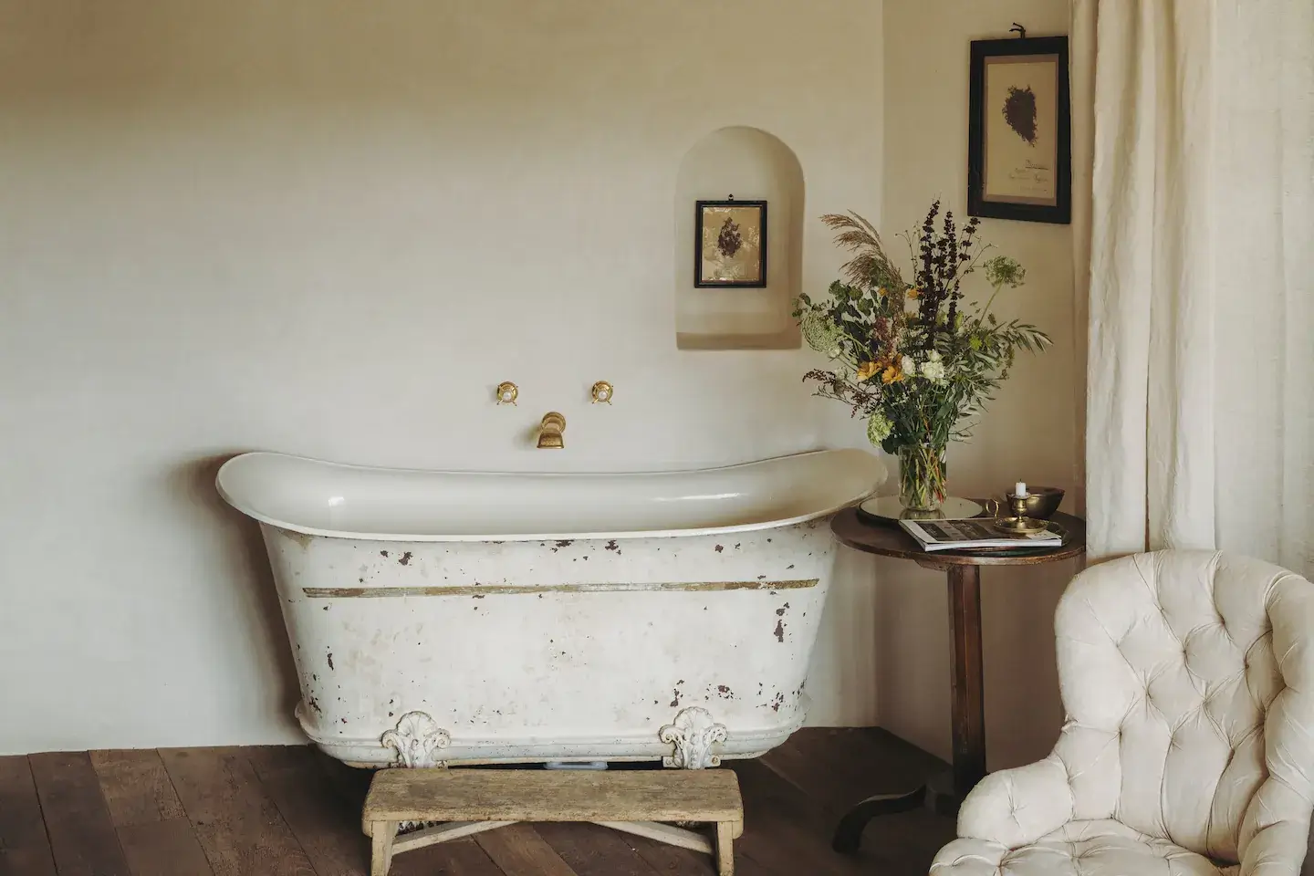Provencal Maison Aumône is the Perfect French Country House 11 freestanding-bath-french-country-house-provence-nordroom