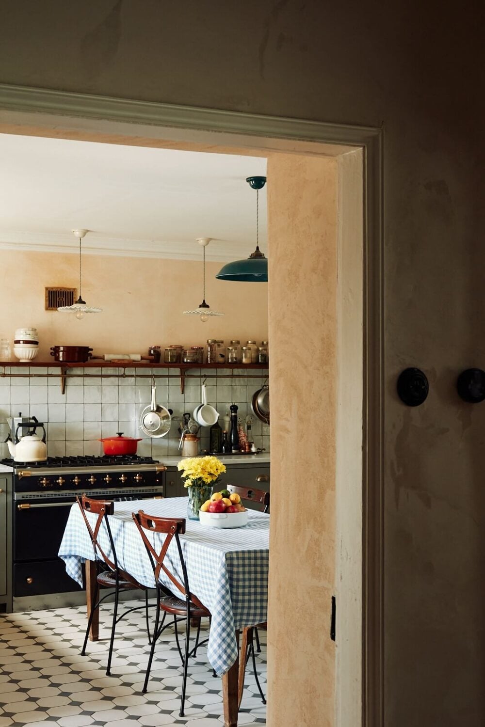 An English Cottage with a Perfect Kitchen 7 french-style-devol-kitchen-open-shelf-nordroom