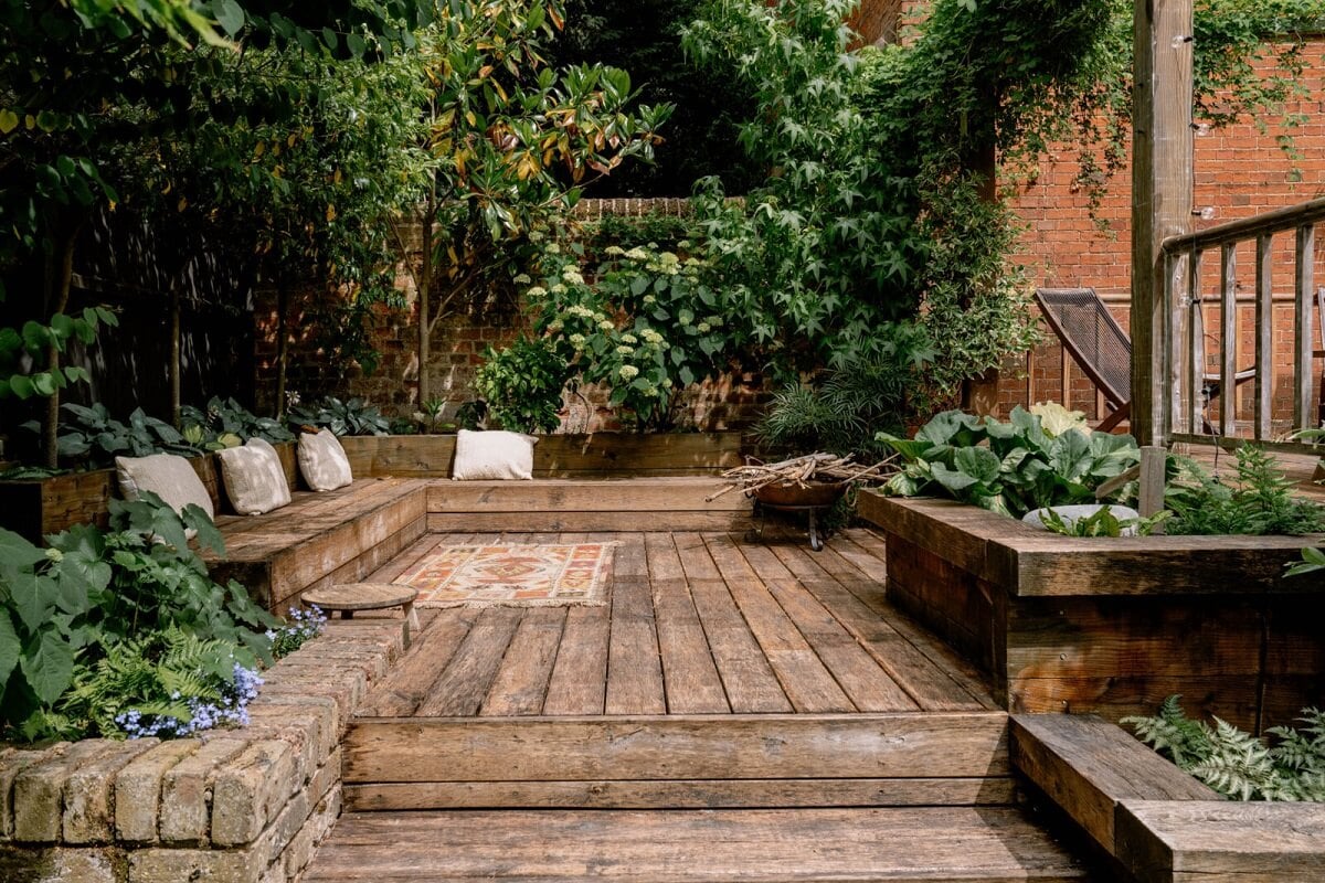 A Warm Living Room in a Historic English Home 26 garden-seating-built-in-benches-nordroom