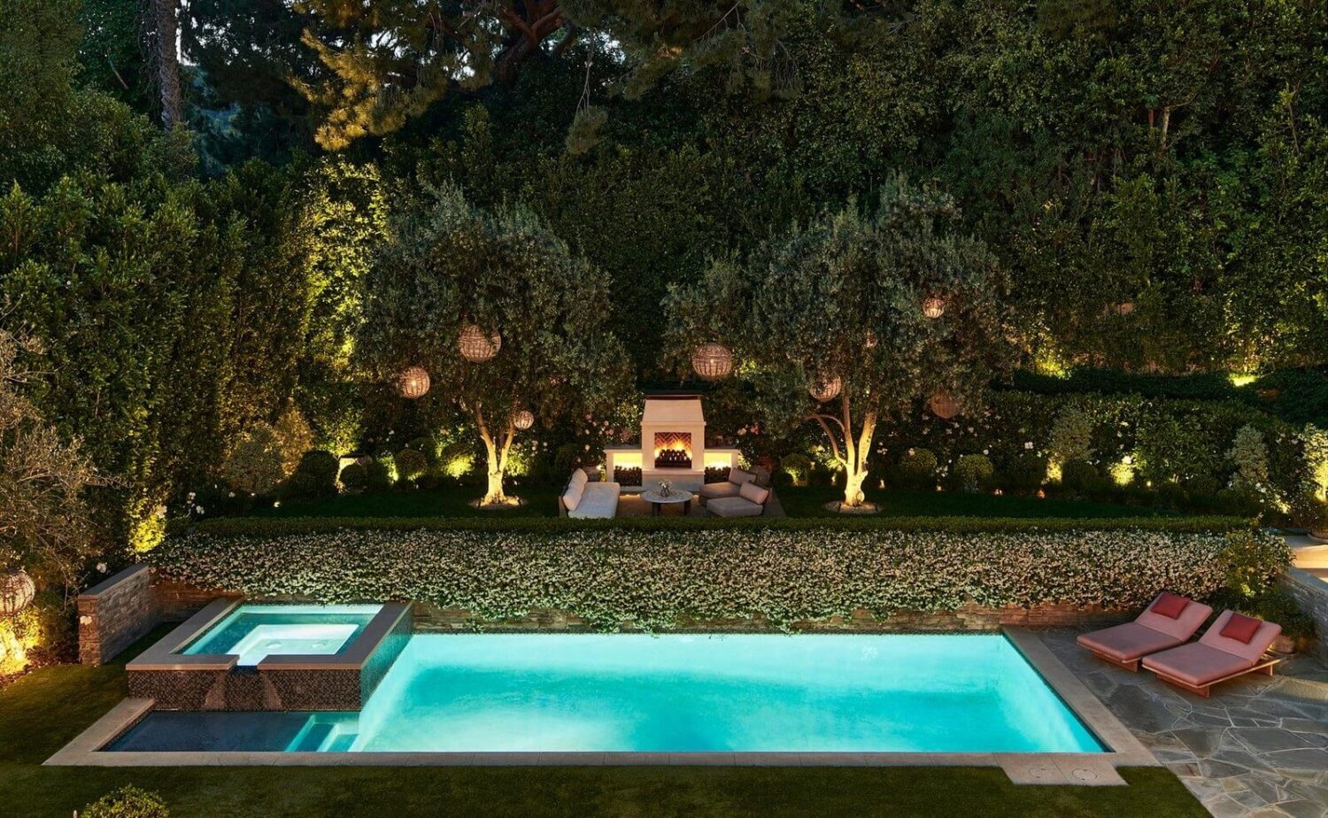 17 Shades of Pink in Fredrik Eklund's Beverly Hills Home 27 garden-swimming-pool-at-night-nordroom