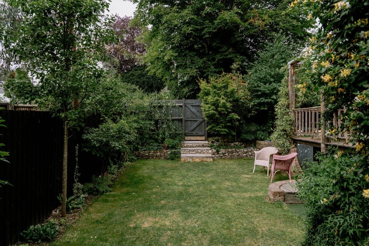 A Warm Living Room in a Historic English Home 28 garden-victorian-house-england-nordroom