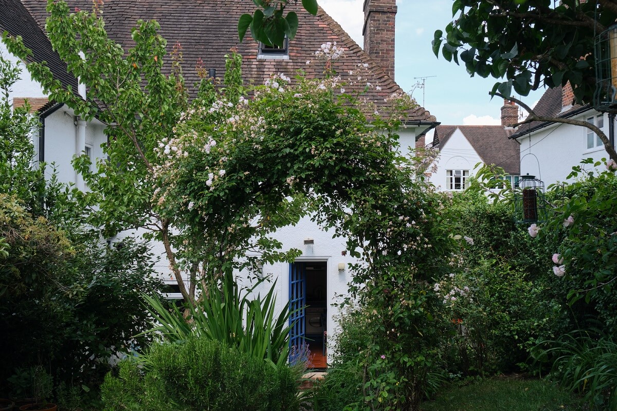An English Cottage with Blue Color Accents 24 green-cottage-garden-white-facade-nordroom