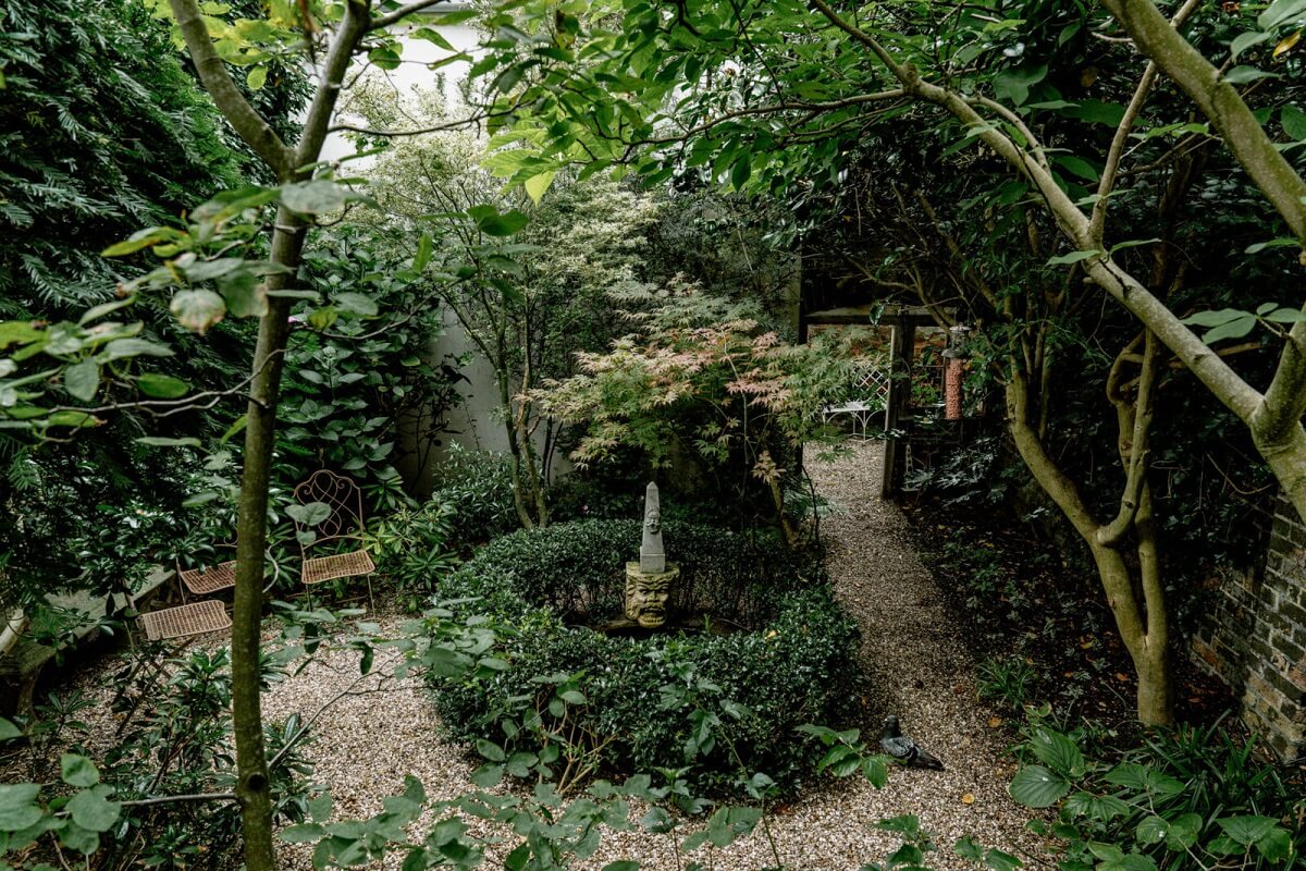 A Unique Historic House Near the English Coast 31 green-garden-england-historic-house
