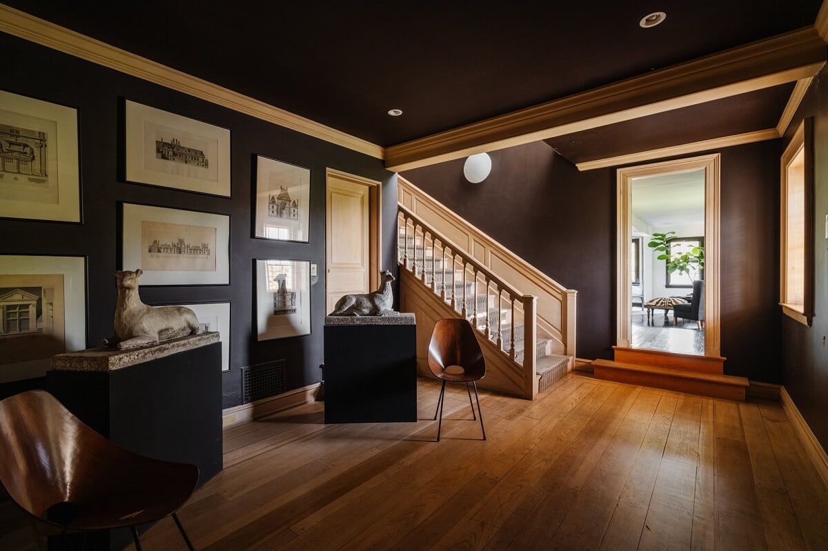 Black Accents in a Traditional Los Angeles Home 17 hallway-black-walls-ceiling-staircase-nordroom