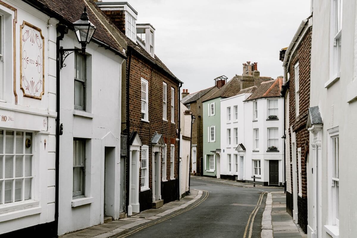 A Unique Historic House Near the English Coast 34 historic-street-kent-england-nordroom