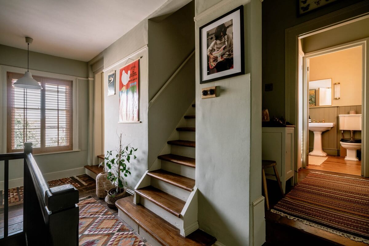 A Warm Living Room in a Historic English Home 17 landing-staircase-colorful-rug-nordroom