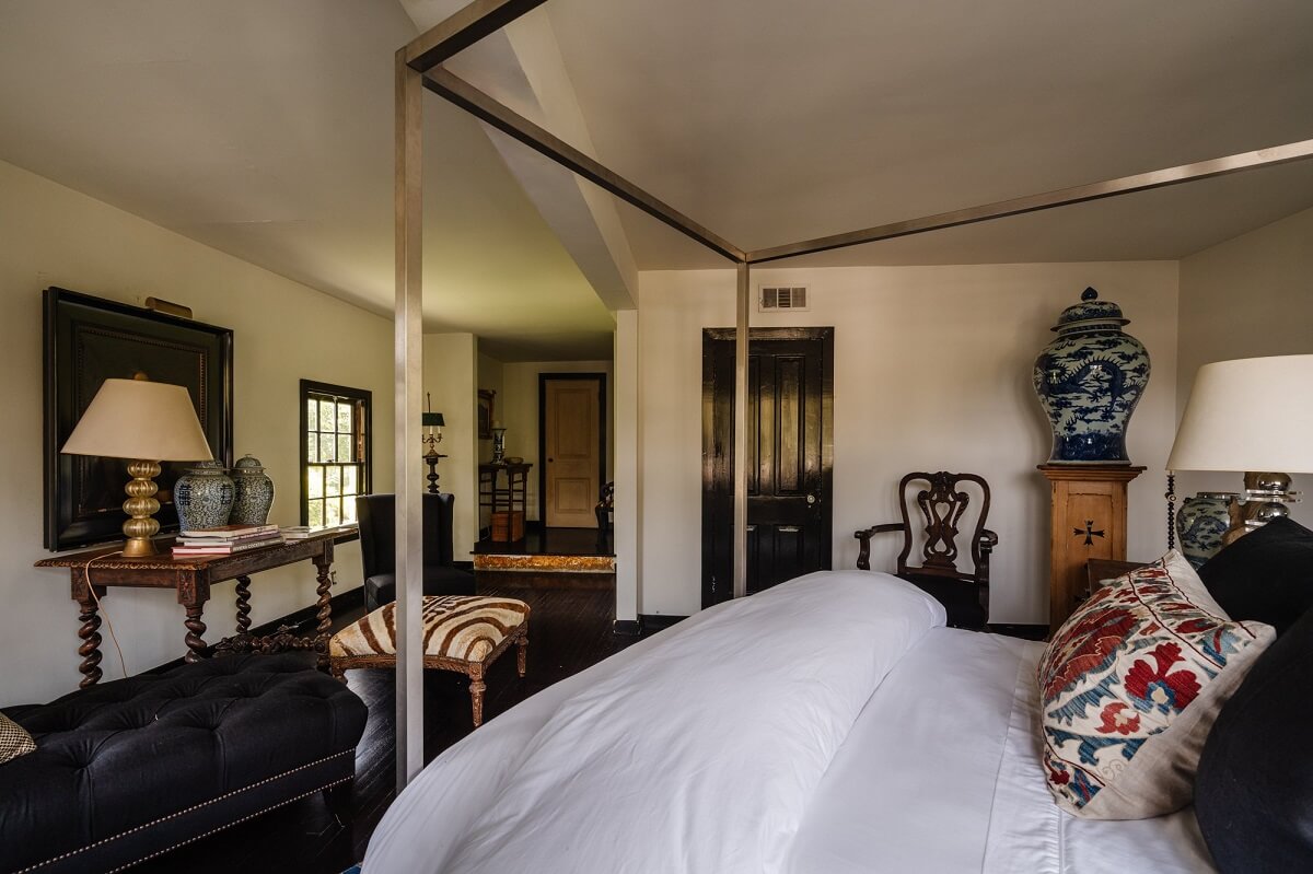 Black Accents in a Traditional Los Angeles Home 32 large-bedroom-canopy-bed-black-floor-nordroom