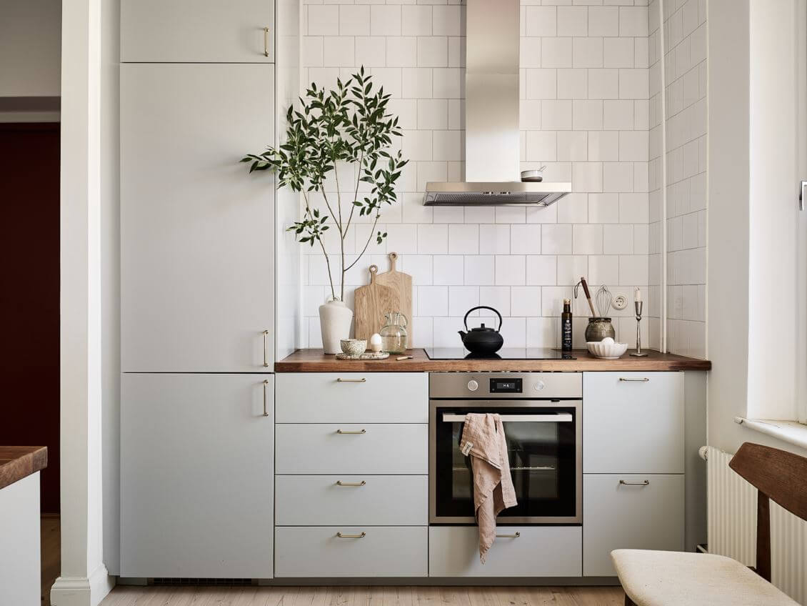 A Swedish Apartment with an Exposed Brick Wall 7 light-gray-kitchen-cabinets-nordic-home-nordroom