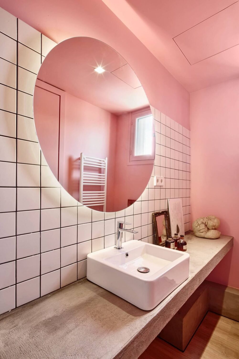 89 Pink Bathroom Ideas: From Hot Pink Walls to Blush Tiles 62 modern-bathroom-round-mirror-white-tiles-pink-walls-nordroom