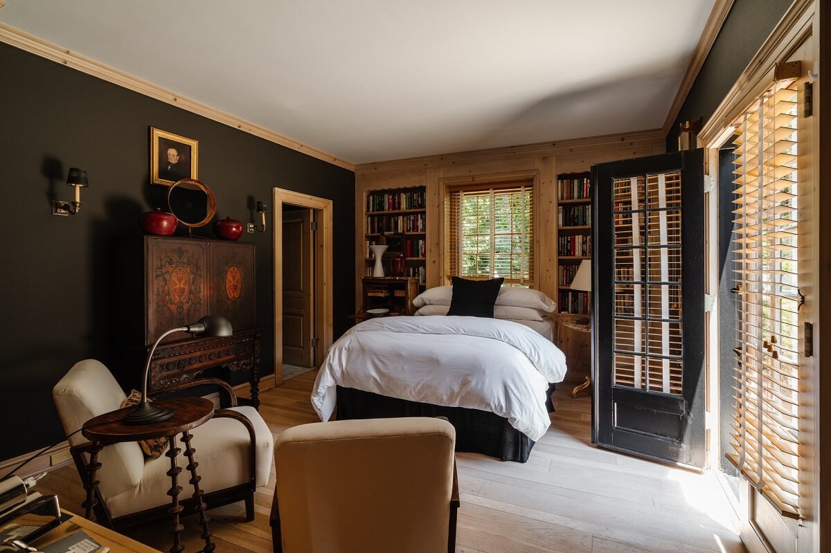 Black Accents in a Traditional Los Angeles Home 27 moody-bedroom-built-in-bookshelves-nordroom