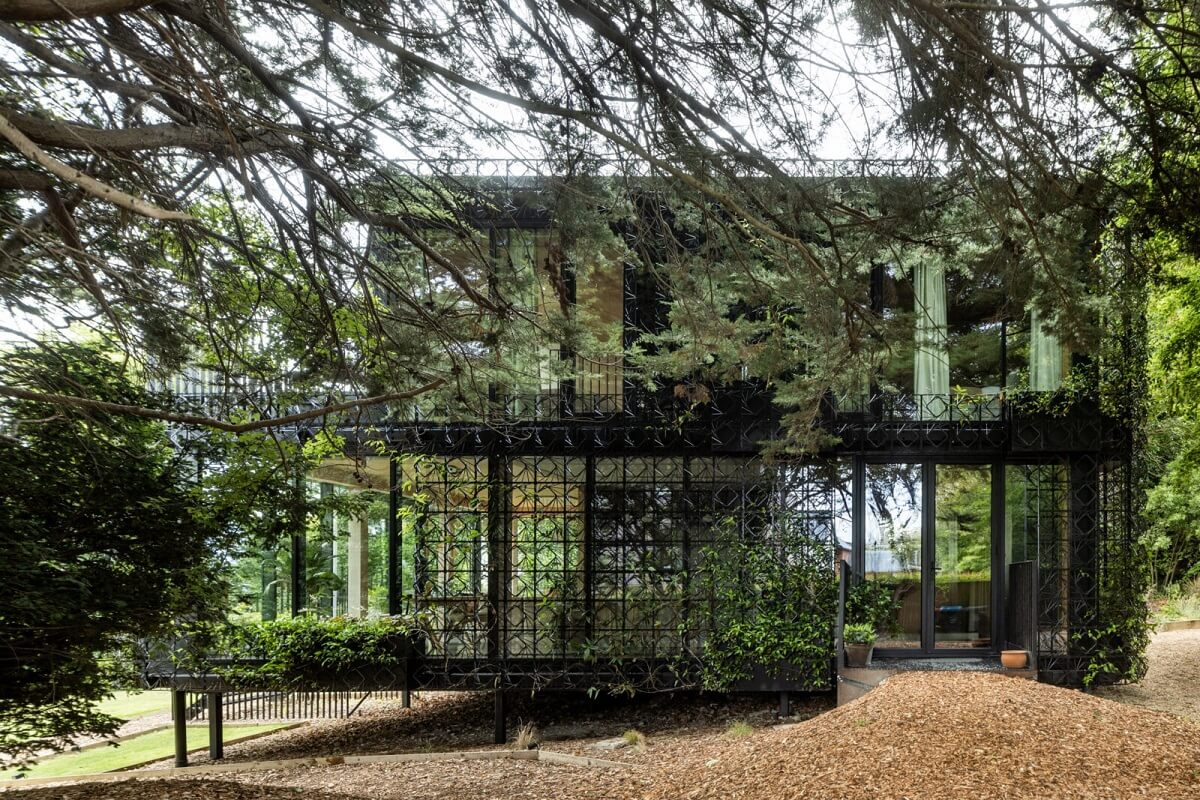 A Modern English Home with a Sculptural Facade 24 sculptural-facade-trees-modern-home-england-nordroom