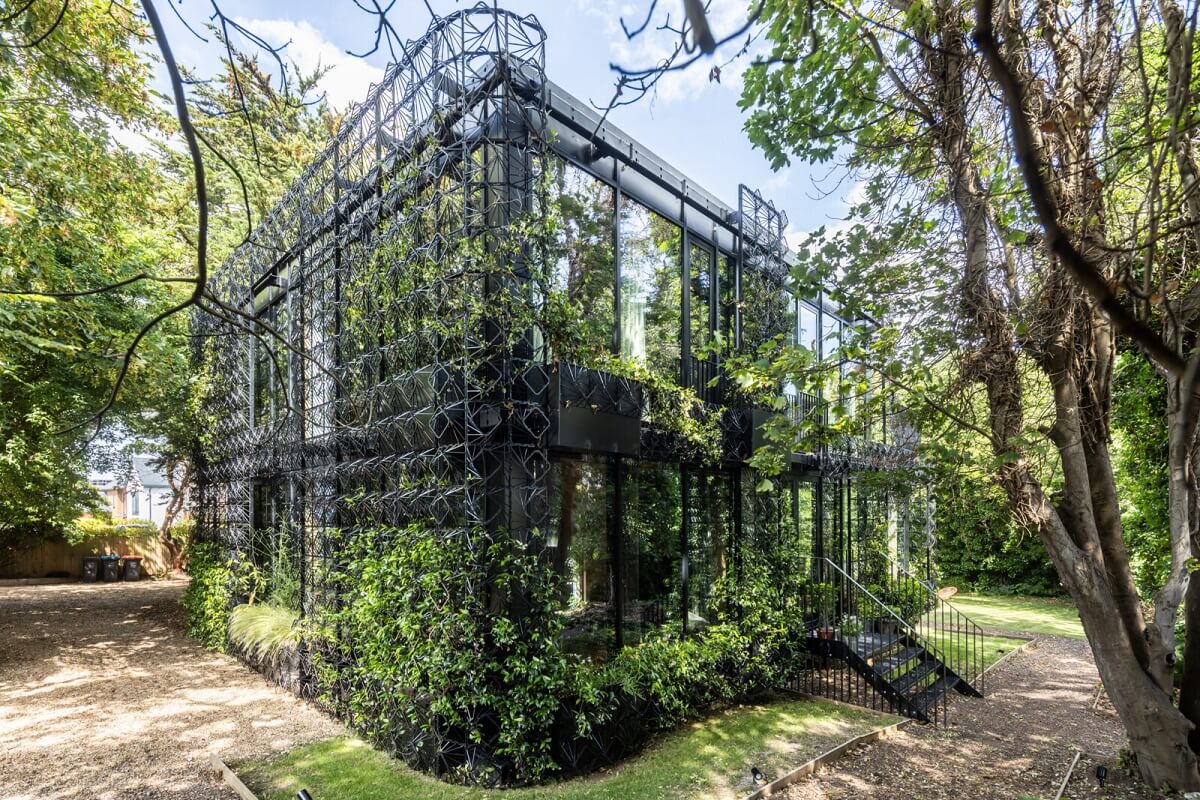 A Modern English Home with a Sculptural Facade 2 sculptural-steel-exterior-modern-house-england-nordroom