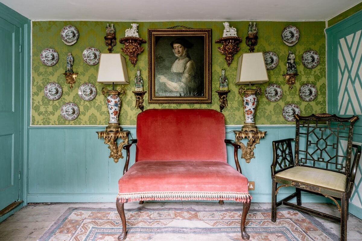 A Unique Historic House Near the English Coast 2 sitting-room-antique-furniture-decor-nordroom