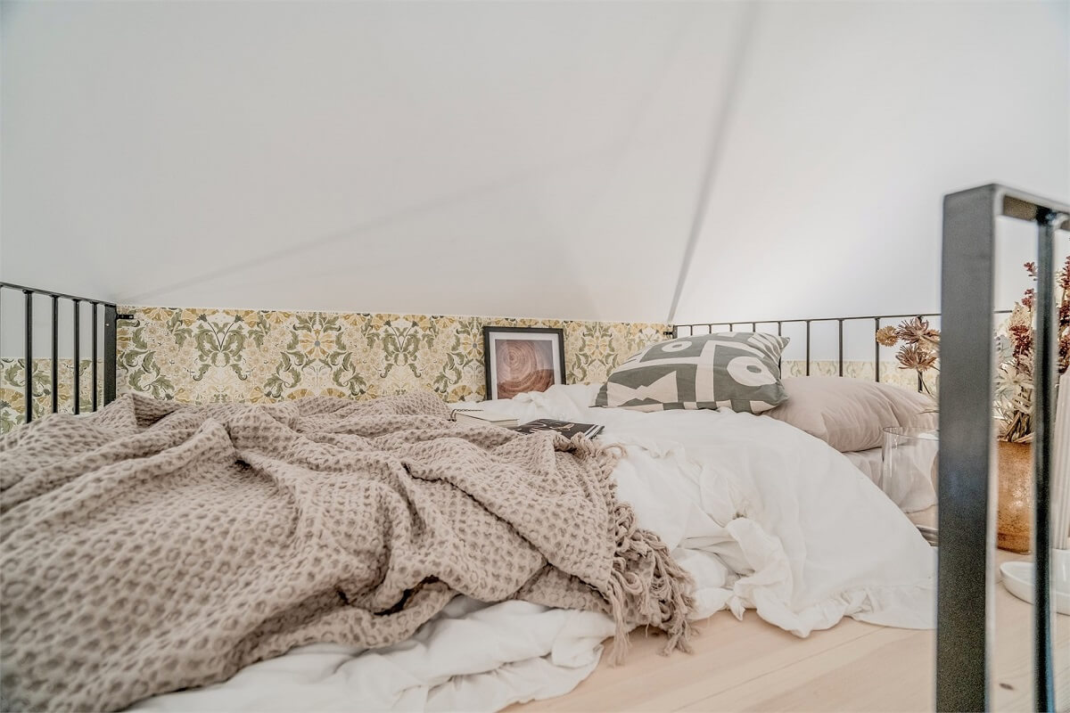 An Idyllic Small Swedish House with Wooden Beams 12 sleeping-loft-wallpaper-small-home-sweden-nordroom