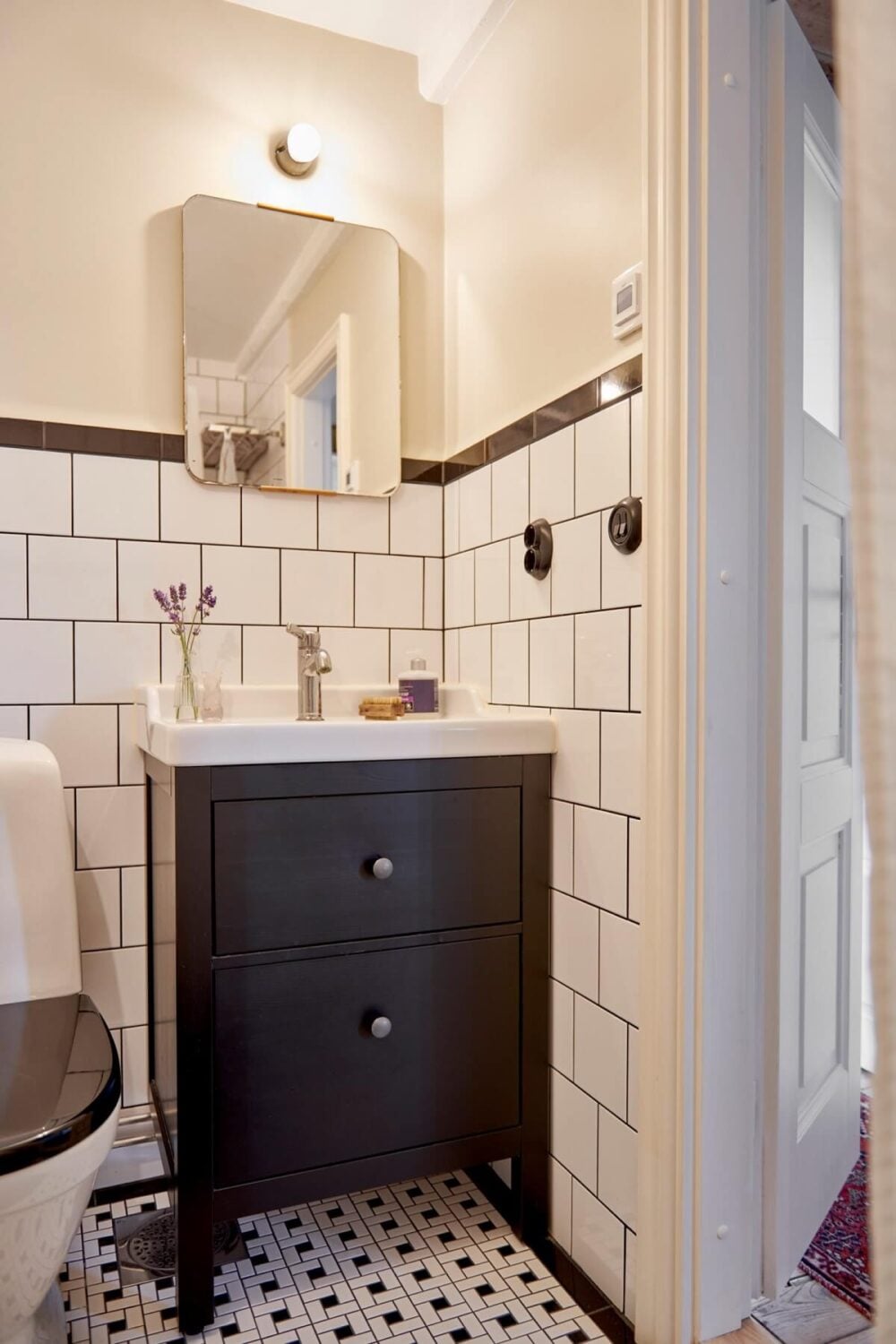 Natural Light in a Charming Swedish Country House 12 small-black-white-bathroom-nordroom
