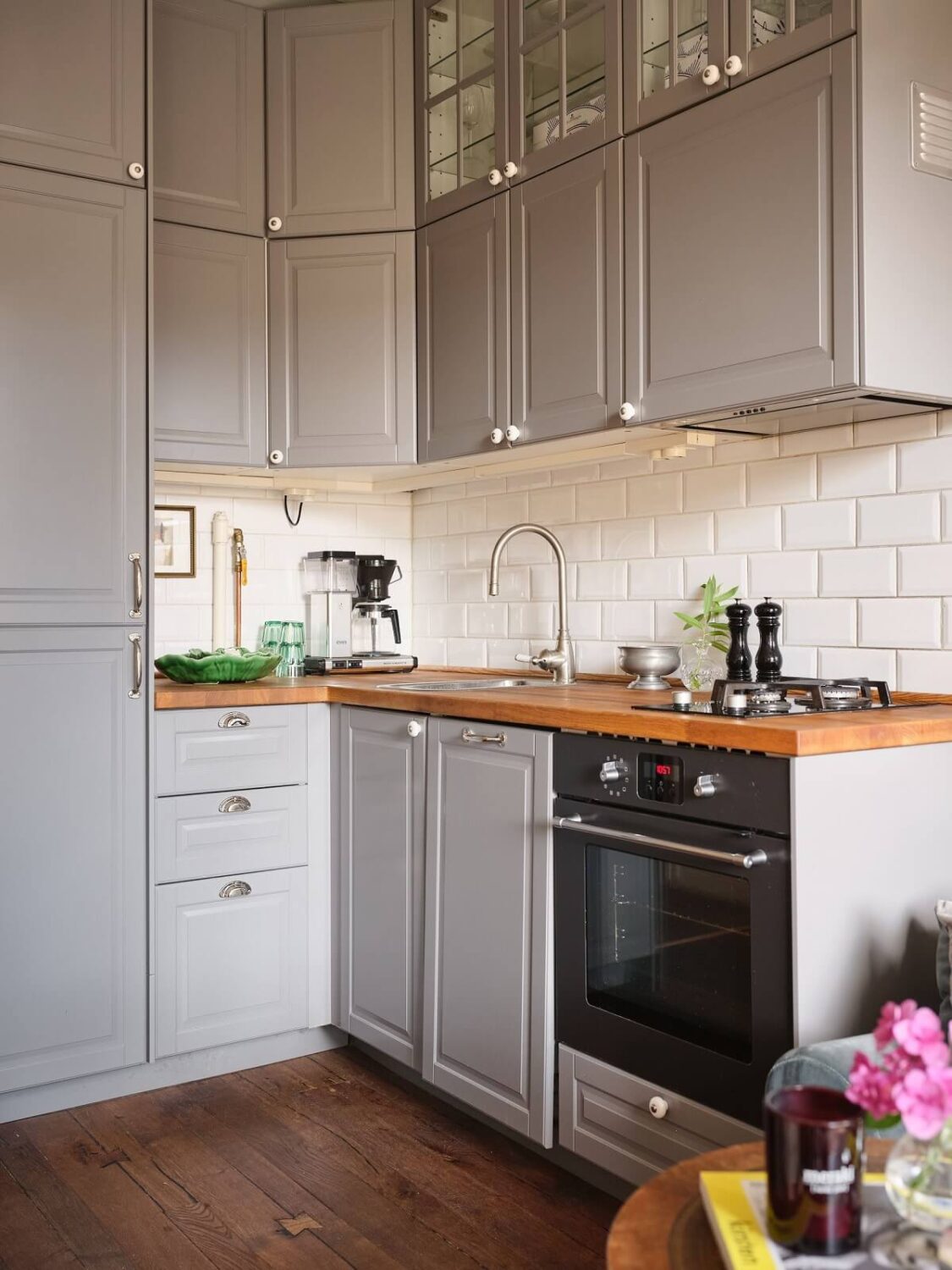 A Small Studio with a French Style Sitting Area 5 small-light-gray-kitchen-studio-nordroom