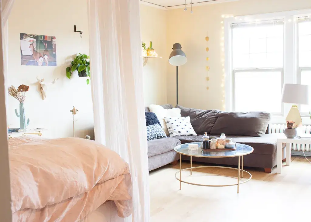 53 Studio Apartments with a Curtain Room Divider 16 studio-apartment-curtain-around-bed-nordroom