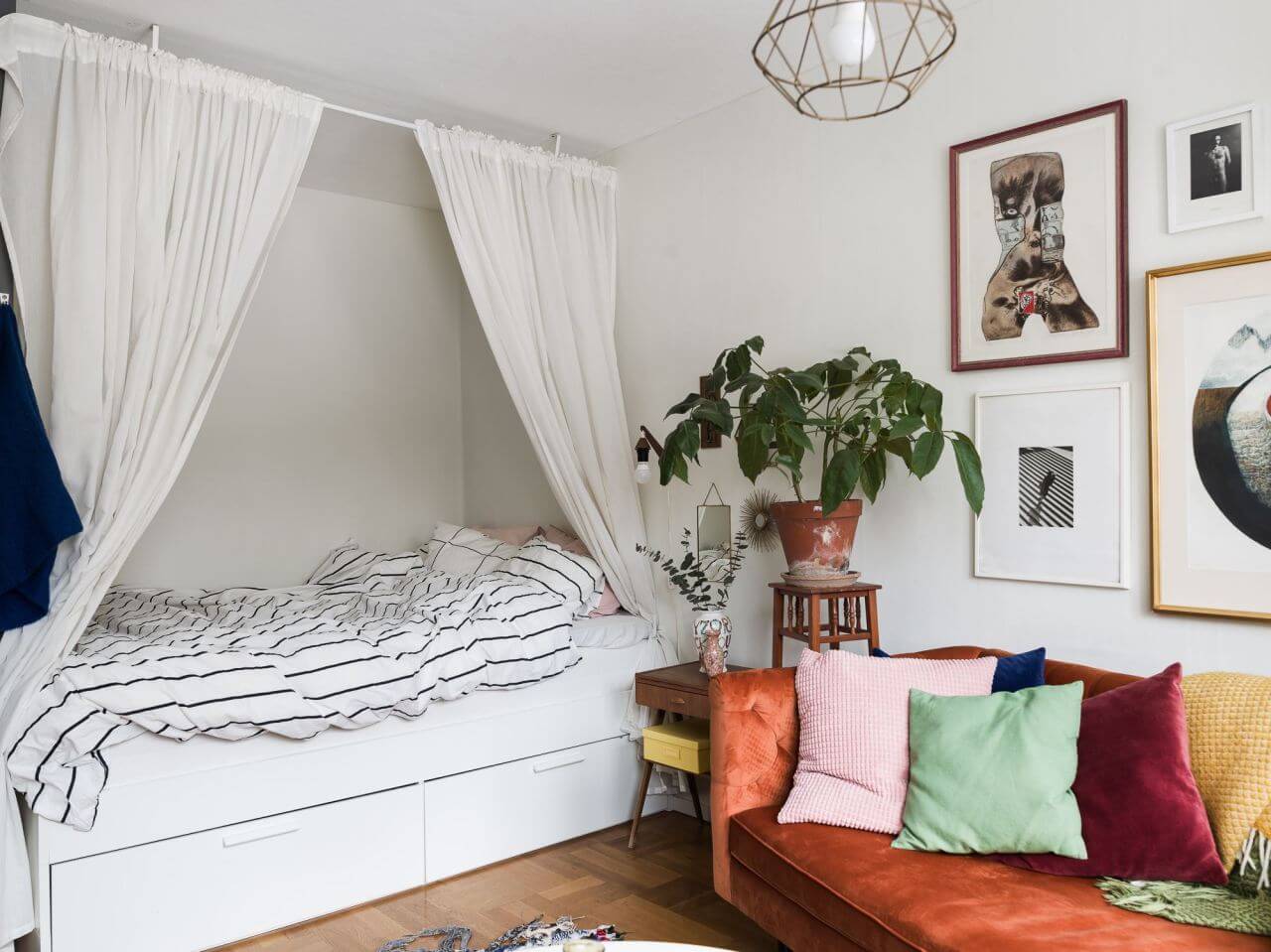 53 Studio Apartments with a Curtain Room Divider 67 studio-apartments-with-curtain-room-divider-nordroom