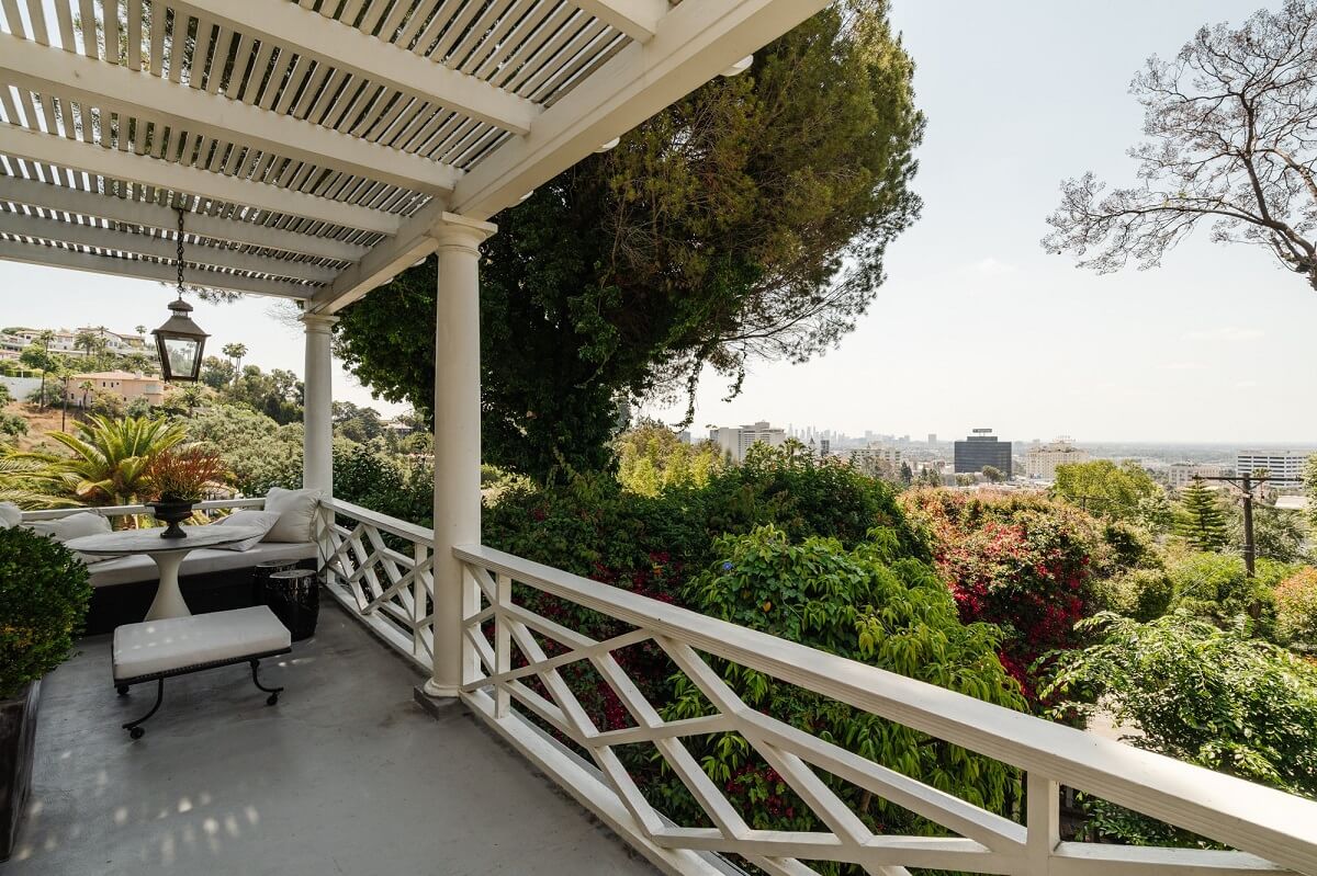Black Accents in a Traditional Los Angeles Home 13 veranda-roof-terrace-los-angeles-home-nordroom