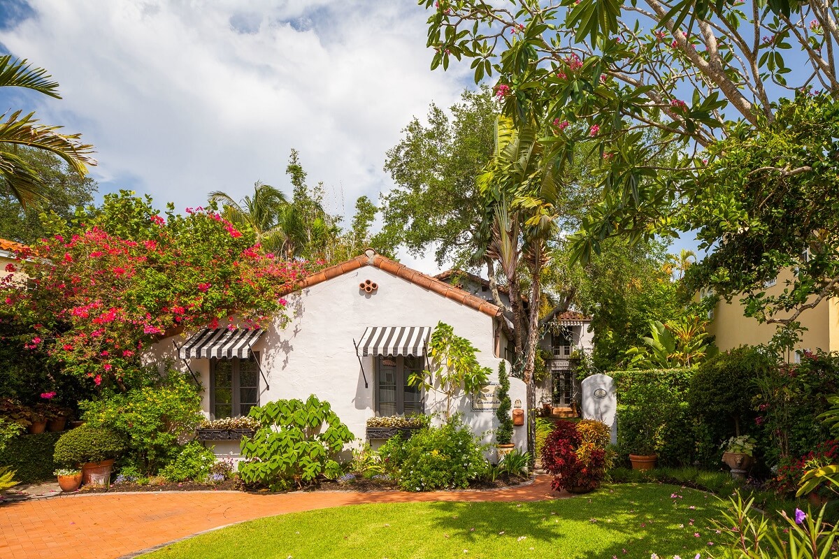 A Beautiful Spanish Style Home in Florida 33 white-facade-spanish-style-house