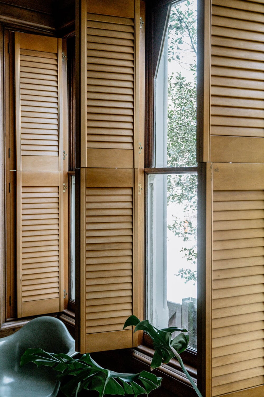 A Warm Living Room in a Historic English Home 4 wooden-shutters-victorian-house-england-nordroom