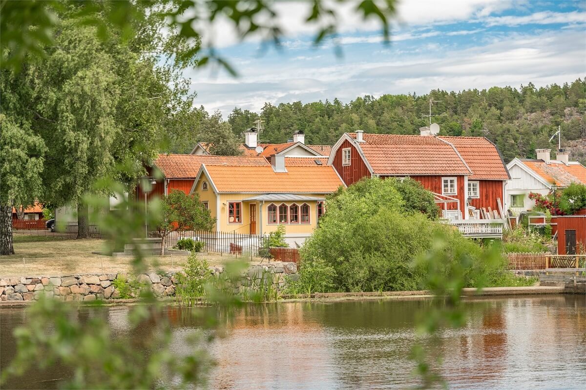 An Idyllic Small Swedish House with Wooden Beams 1 yellow-wooden-exterior-idyllic-swedish-house-nordroom