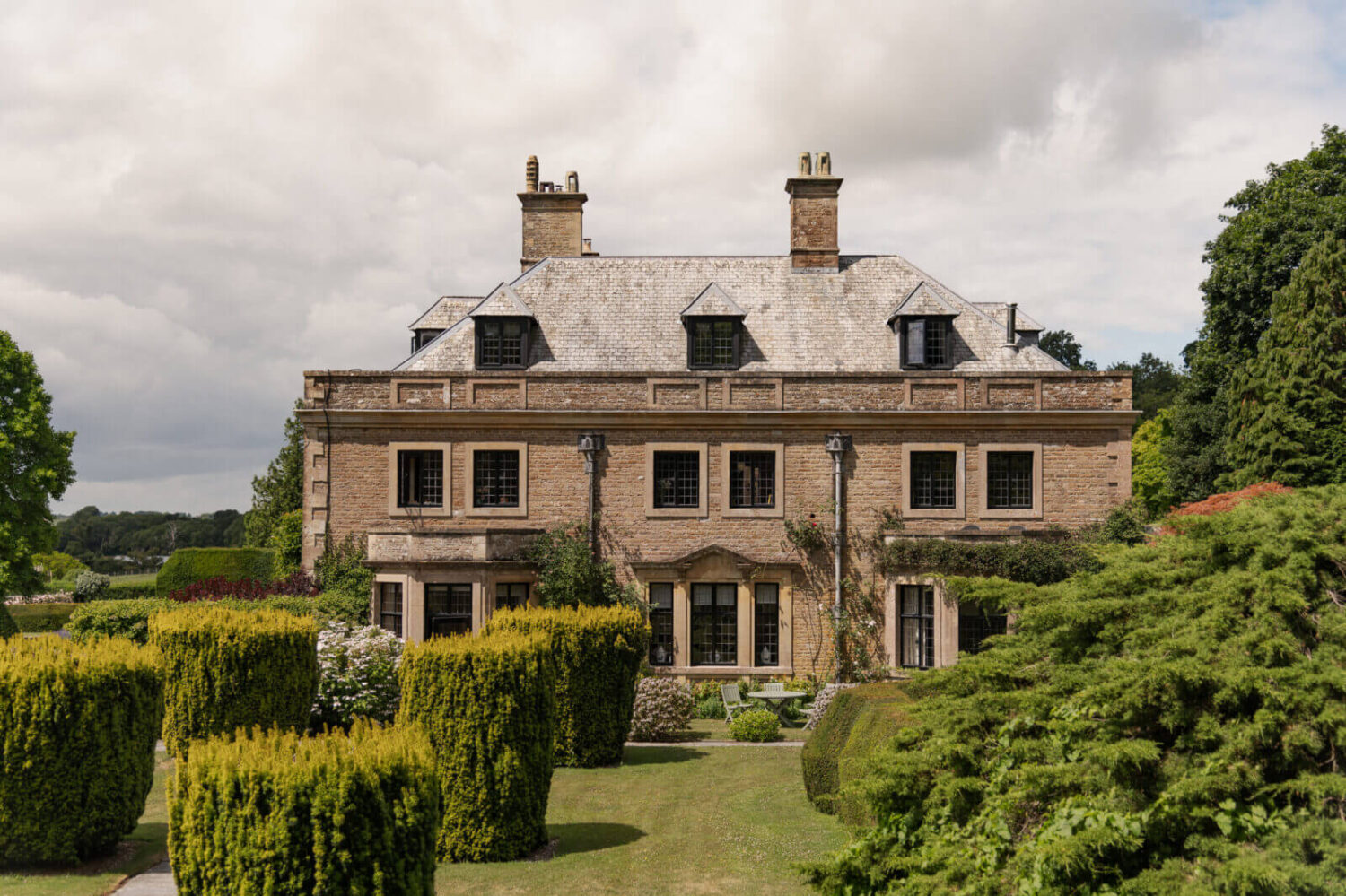A Colorful Renovated Country House by Clarence & Graves 26 Redlynch-House-country-estate-england-nordroom